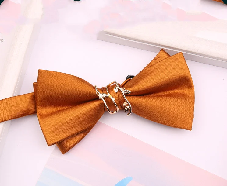 Trouwpak voor heren, effen kleur, Best Man met takje-strik. Stijlvol en elegant trouwpak voor de bruidegom en de getuigen.
