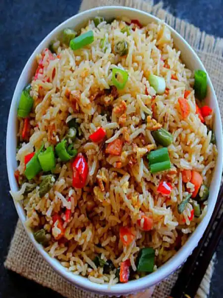 Veg Chilli Garlic Fried Rice (650 Ml)