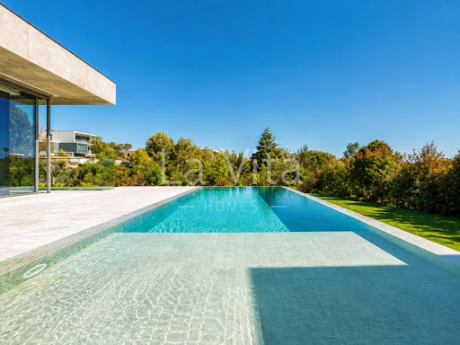 House with pool 3
