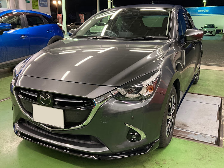 29gamiさんが投稿したデミオ・マシーングレープレミアムメタリック・MAZDA SPEED・バリアスコートに関するカスタム事例の投稿画像1枚目