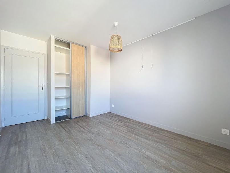 Location  appartement 4 pièces 84 m² à Clermont-Ferrand (63000), 980 €