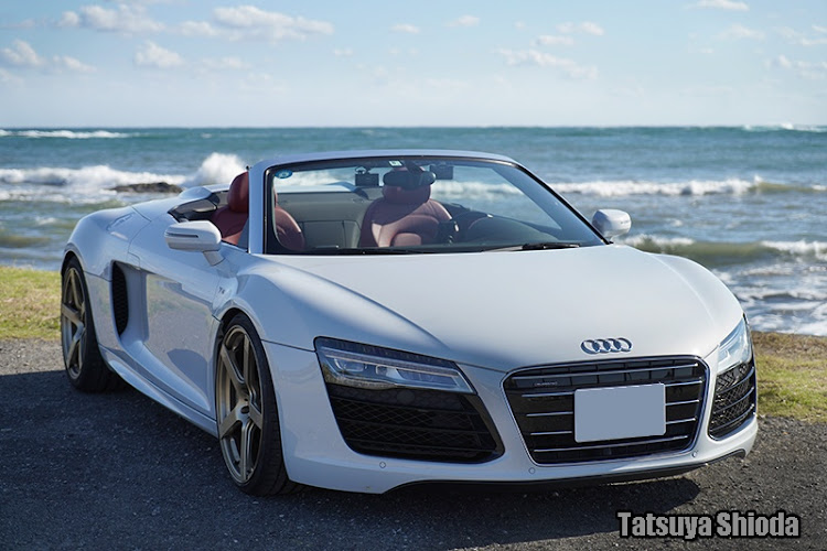 R8スパイダーのオープンカーのある生活・あけましておめでとうございますに関するカスタム事例の投稿画像1枚目