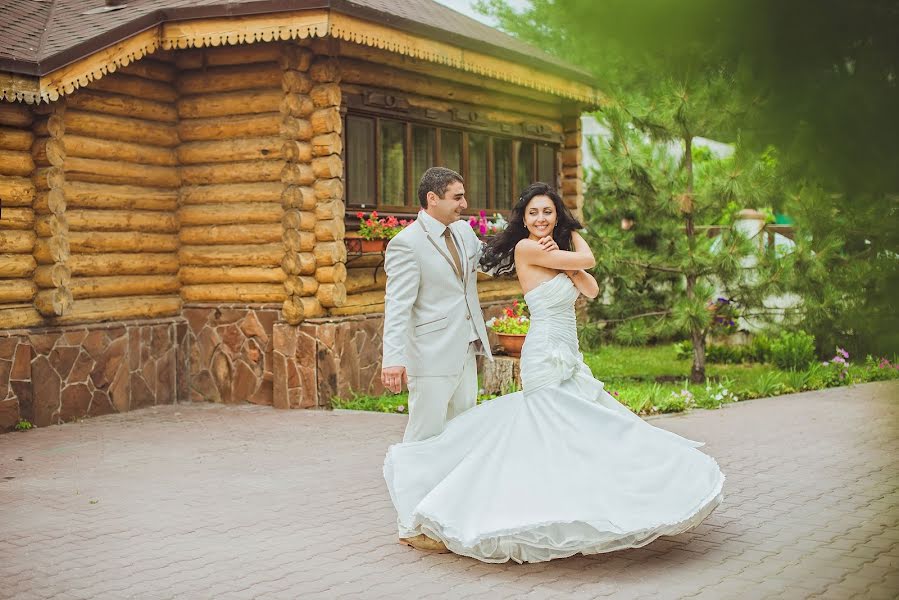 Wedding photographer Oksana Benyaminova (anasko). Photo of 30 August 2013