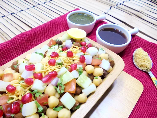 Healthy Chana And Crunchy Chat Salad