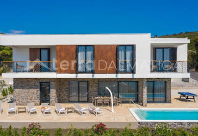 Villa with pool and terrace 5