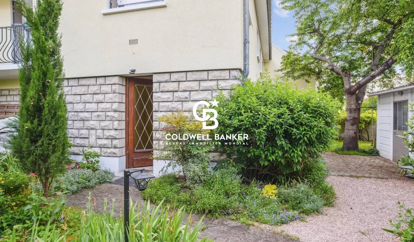 House with garden and terrace Sartrouville