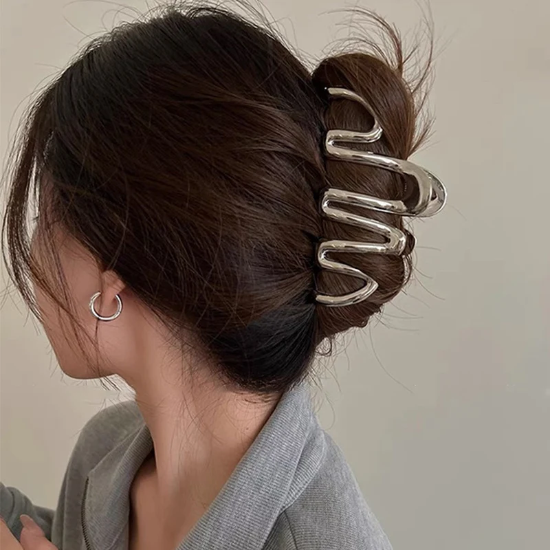 Title 7, Oversized Pearl Wave Grip haarclip voor dames. ...