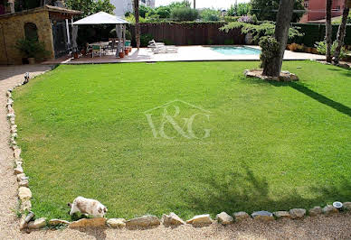 Villa with pool 2