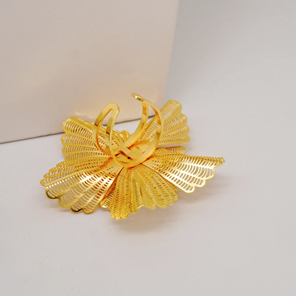Title 2, Halskette, Ohrringe, Ring, Armband und Anzug, p...