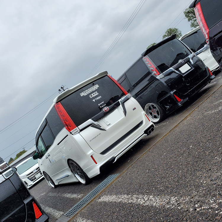 エスクァイアの白河MT・繋がりに感謝・最高の集まりでしたね・雨もしたたるいい車・約５０台の集まりに関するカスタム事例の投稿画像12枚目