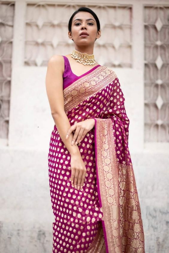 20 Stylish Plain Saree With Designer Blouse Ideas  Plain blouse designs,  Pink saree blouse, Saree blouse designs latest