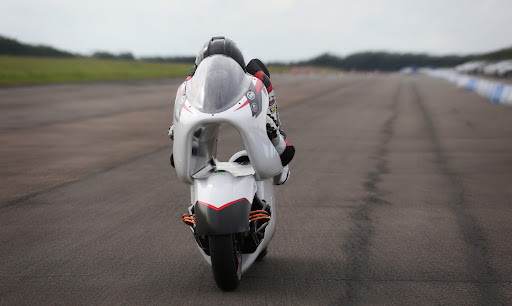 Dubbed V-Air, a large centre duct forces air through the motorcycle rather than around it, reducing wind resistance by up to 69%.