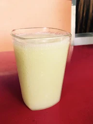 Manhbhar Juice Corner photo 4