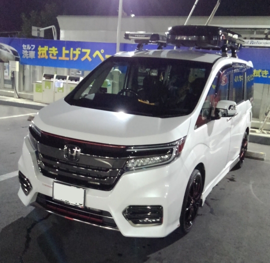 ステップワゴンスパーダの夜洗車・ガソリンスタンドに関するカスタム事例の投稿画像2枚目