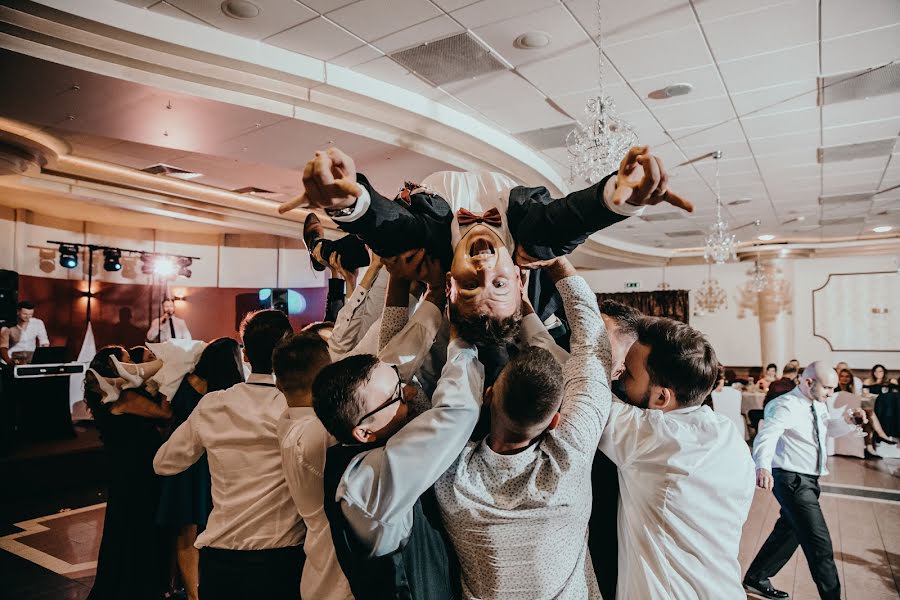 Fotógrafo de casamento Adrian Komosa (chwilolapacz). Foto de 21 de dezembro 2020