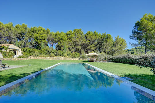 House with pool and garden