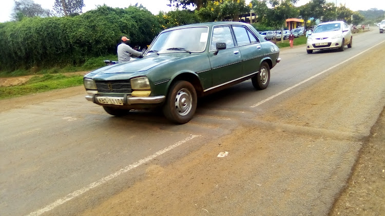 A car negotiating a rumble strip at Makutano Shopping Centre on the Meru-Nanyuki highway.