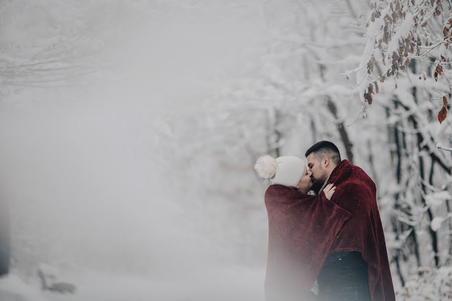 Fotógrafo de casamento Zsolt Sári (zsoltsari). Foto de 10 de março 2018