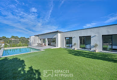 Maison avec piscine et terrasse 19