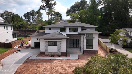 House purchase in Raleigh (United States) - Modern white house with stone facade