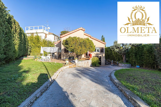 Villa with pool and garden 1