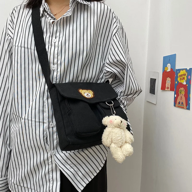 Bolso bandolera de lona de oso japonés para chica, un solo hombro, lindo y práctico. Ideal para llevar tus cosas con estilo y comodidad.