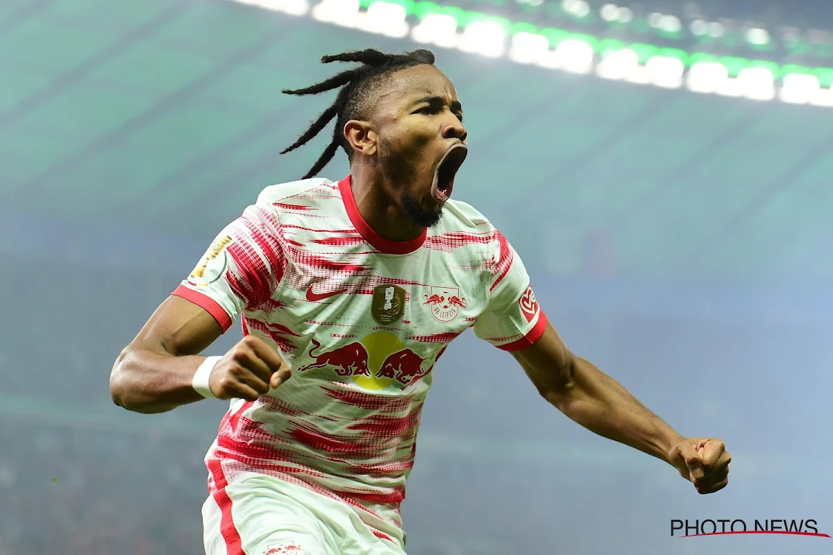 📷 Christopher Nkunku over opvallende viering met ballon: "Mijn zoon vindt ze leuk"