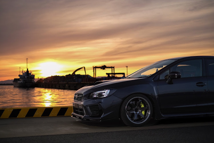 WRX STIの愛車撮影・夕焼けと愛車・ストロボ撮影・和歌山に関するカスタム事例の投稿画像1枚目