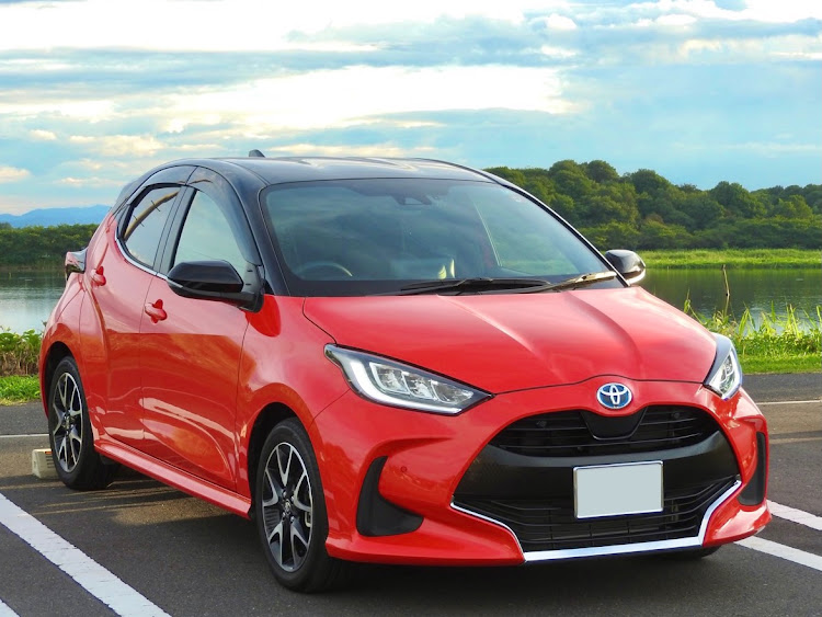 ヤリスのリフレクション・夕日と愛車に関するカスタム事例の投稿画像1枚目