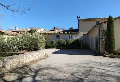 House with pool and terrace 8