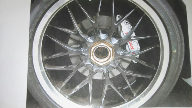 フェアレディZのタイヤとホイールに関するカスタム事例の投稿画像2枚目