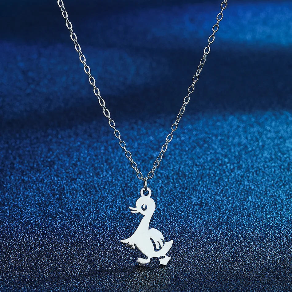 Schattige kleine eendjesketting van roestvrij staal, Europese en Amerikaanse stijl, eenvoudig ontwerp, een perfect sieraad.