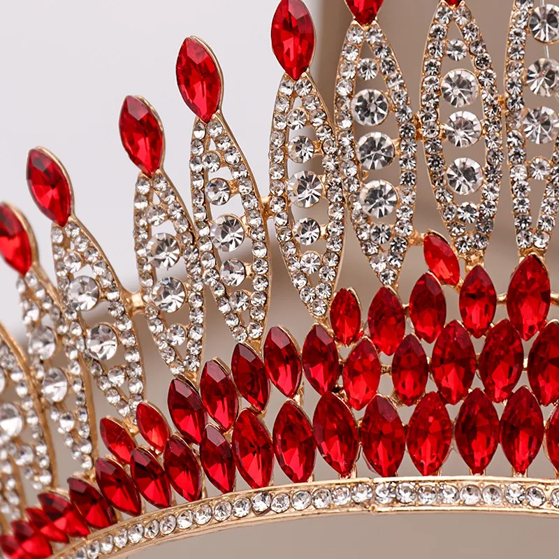 Coroa de Cristal de Liga para Mulheres Acessório de Cabelo Feminino Elegante Perfeito para Noivas e Festas Design Brilhante e Charmoso