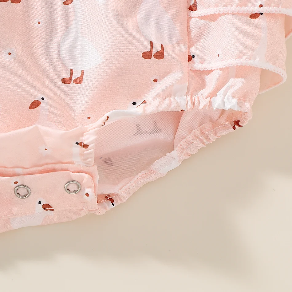 Schattige Cartoon Eend Flounce Mouw Romper Haarband Set. Comfortabel en stijlvol voor je baby. De perfecte outfit voor zonnige dagen.