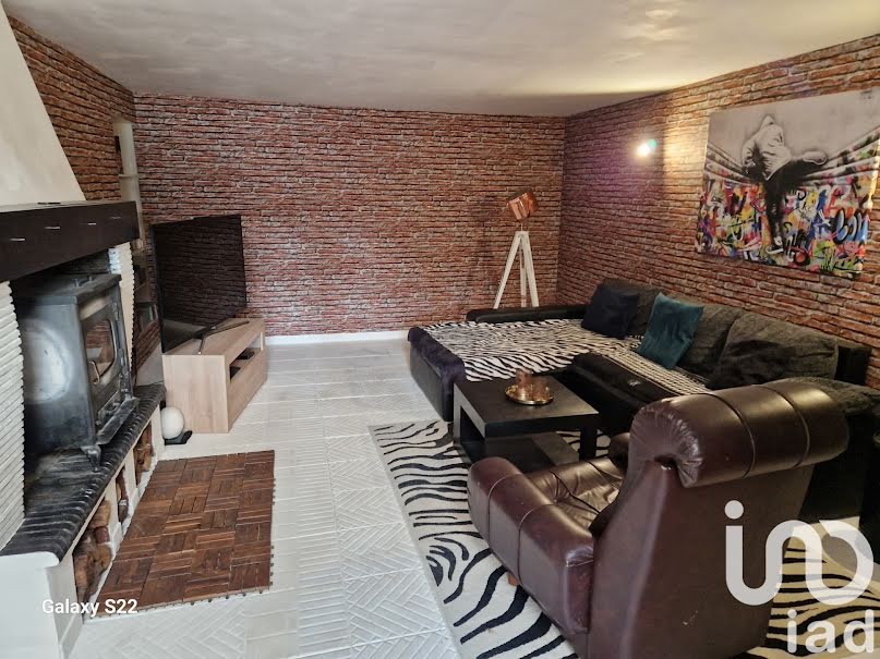 Vente maison 7 pièces 160 m² à Chives (17510), 190 000 €