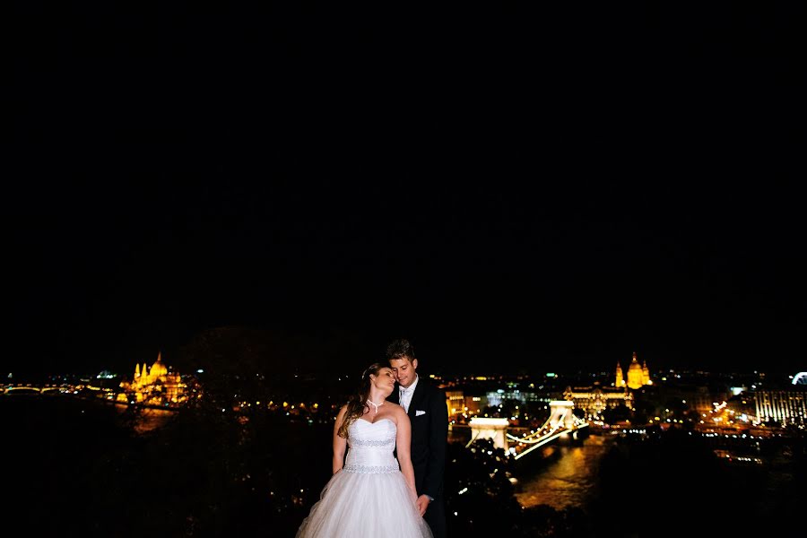 Fotografo di matrimoni Balázs Andráskó (andrsk). Foto del 23 dicembre 2017