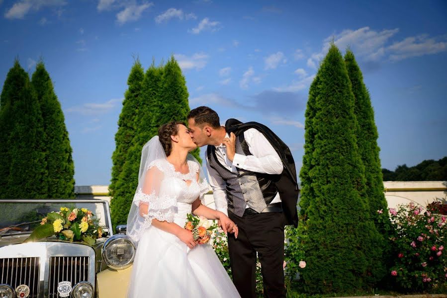 Fotógrafo de casamento Mihai Gavrila (fotoartonesti). Foto de 24 de fevereiro 2019