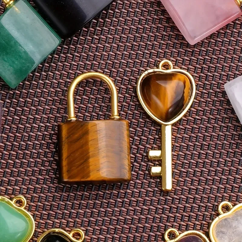 Ensemble pendentif cœur cadenas et clé amour doré, parfait pour les couples symbolisant l'amour éternel et la connexion unique.