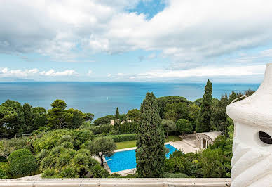 Villa avec piscine et jardin 1