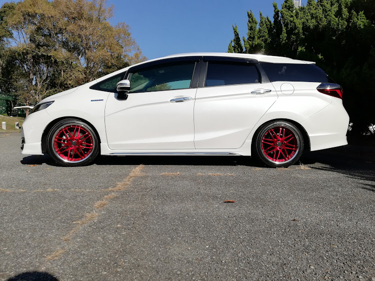 シャトルのタイヤ交換・車高調整・ホイール交換に関するカスタム事例の投稿画像4枚目