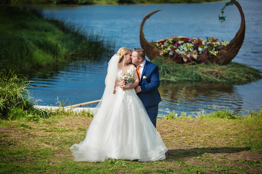 Fotógrafo de casamento Emma Kuzina (emmakuzina). Foto de 6 de fevereiro 2020