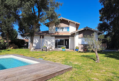 Maison avec piscine et terrasse 7