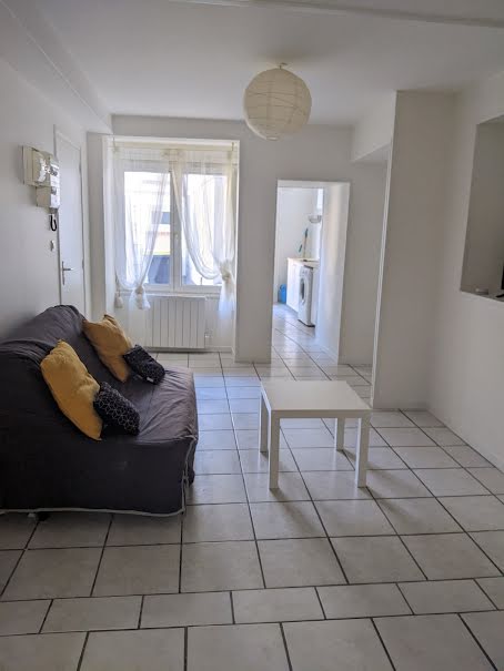 Location meublée appartement 2 pièces 44 m² à Issoudun (36100), 450 €