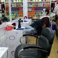 Big Brother Salon photo 2