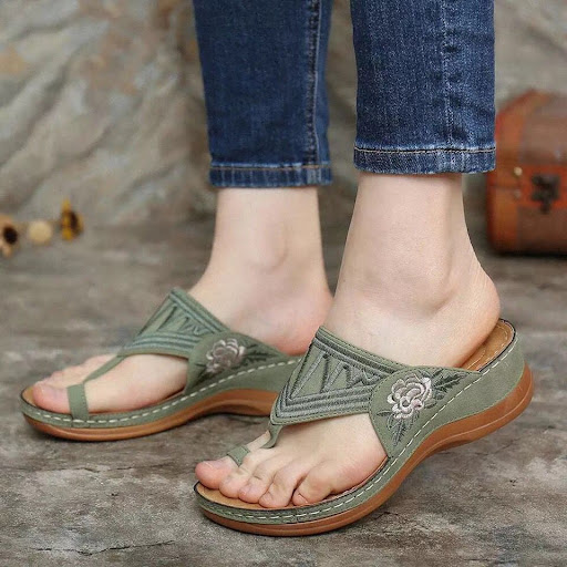 Title 6, Sandals for high school girls and women