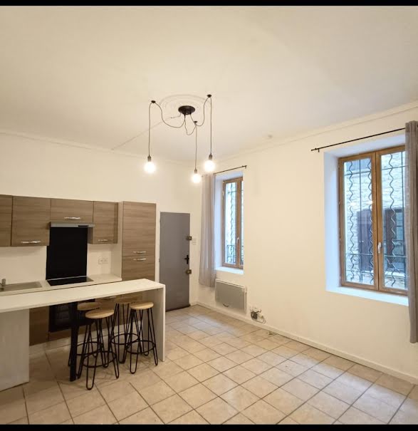 Location meublée appartement 2 pièces 30 m² à Roquemaure (30150), 540 €