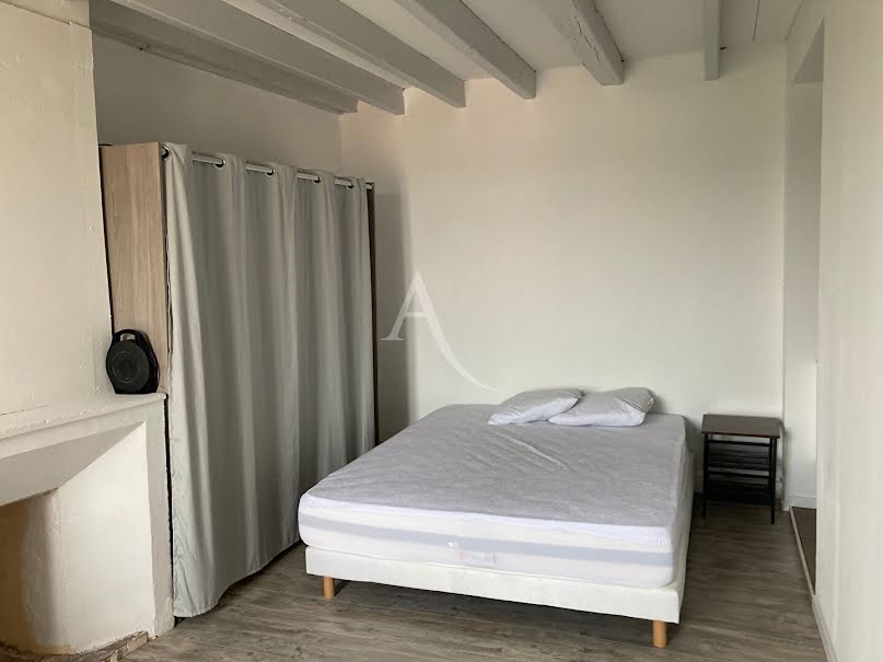 Location  chambre 1 pièce 19 m² à Fontenay-le-Comte (85200), 390 €
