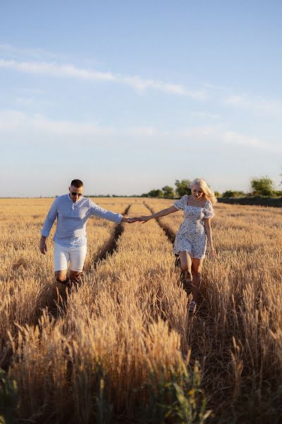 Fotografo di matrimoni Karolina Ruzanova (carolinadelina). Foto del 5 luglio 2022