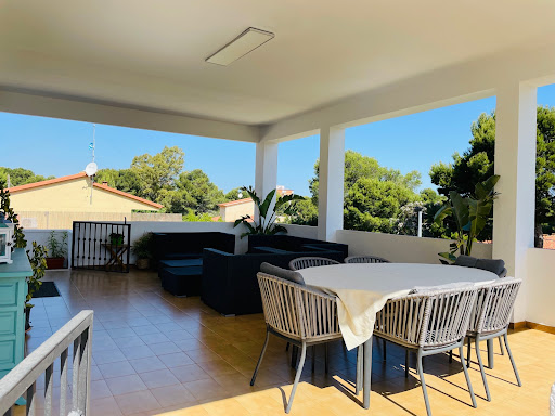 Villa avec piscine et terrasse 5