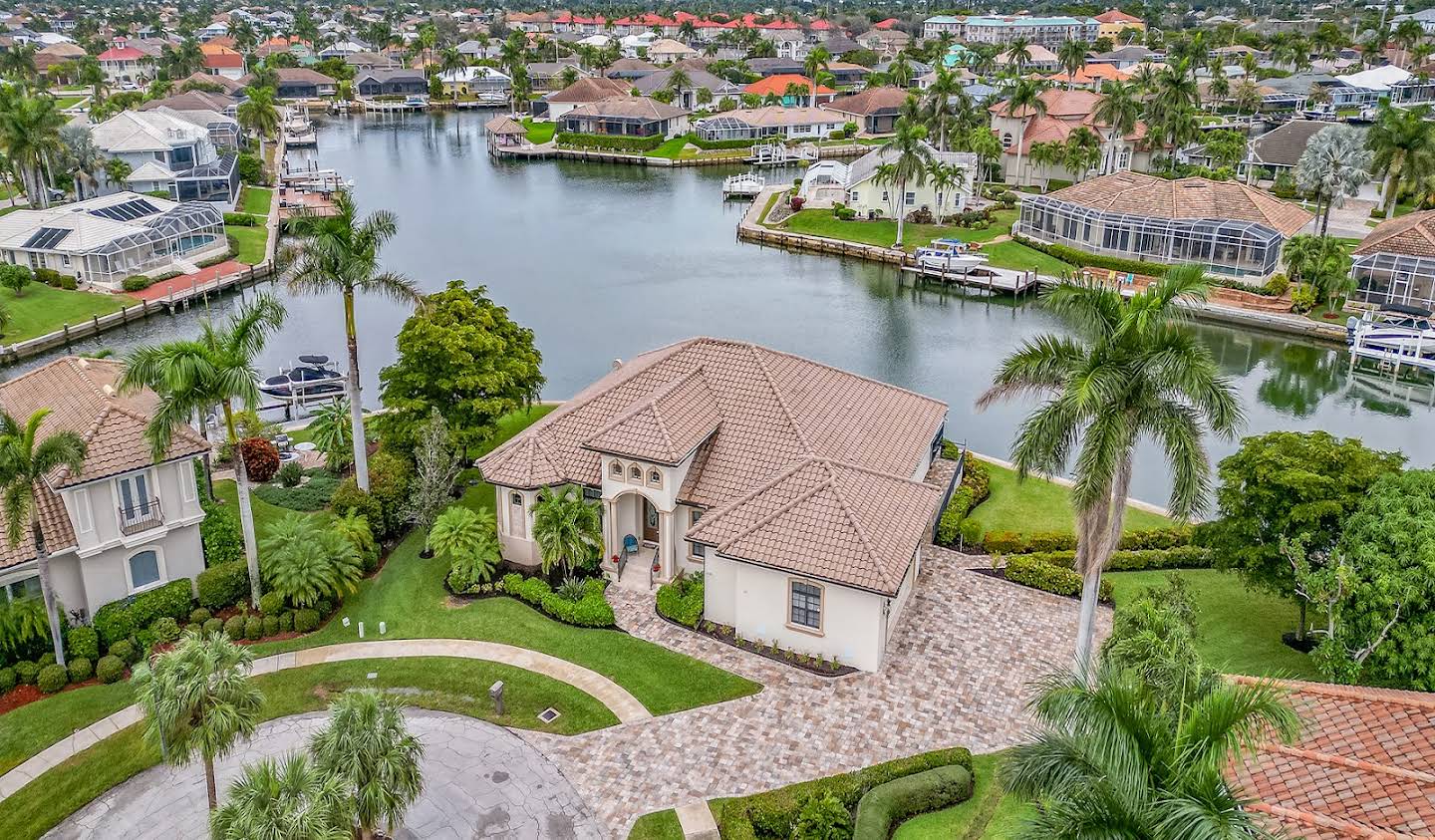 House with garden Marco Island